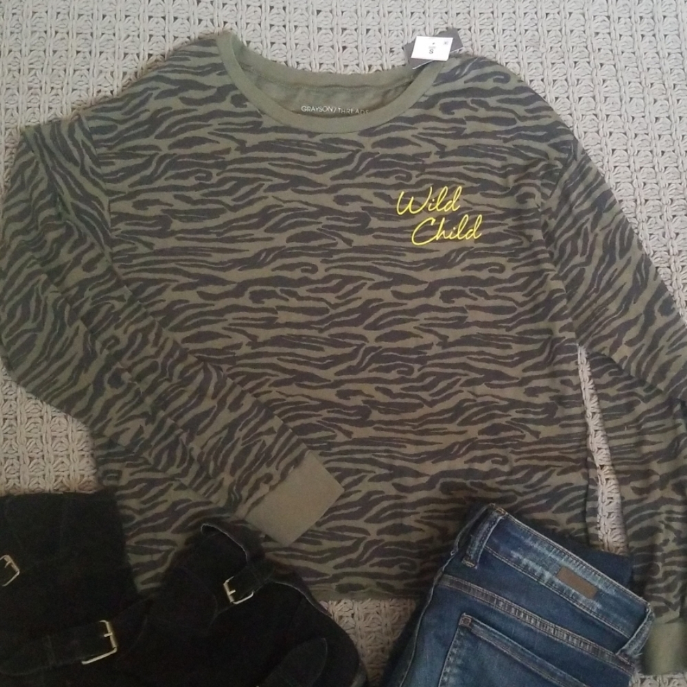 NWT graphic printed L/S tee